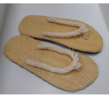 Dép mặt xơ mướp, quai kẹp bằng sợi bấc